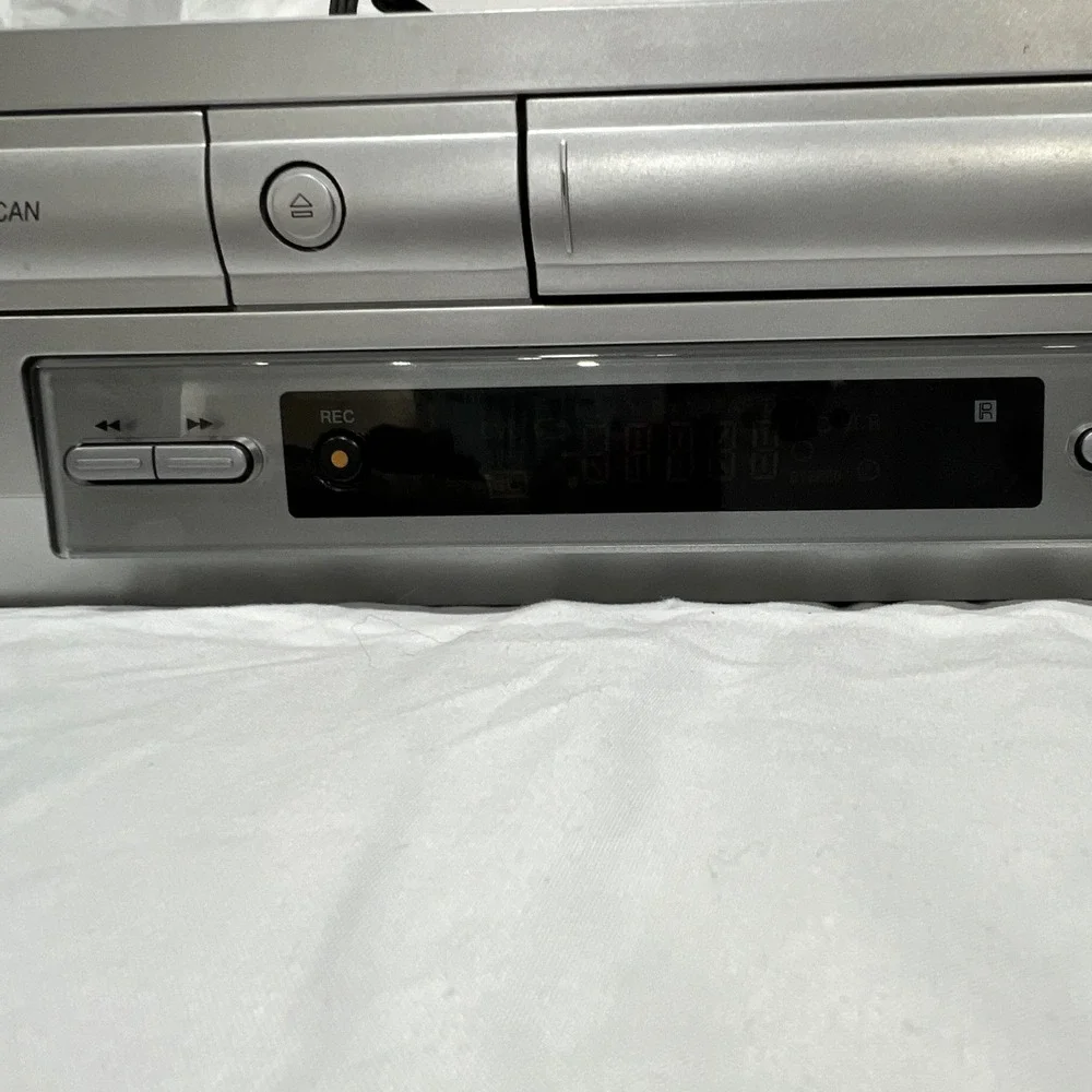 Sony SLV-D300P DVD Player VCR Player Combo Silver (No Remote) Tested Works